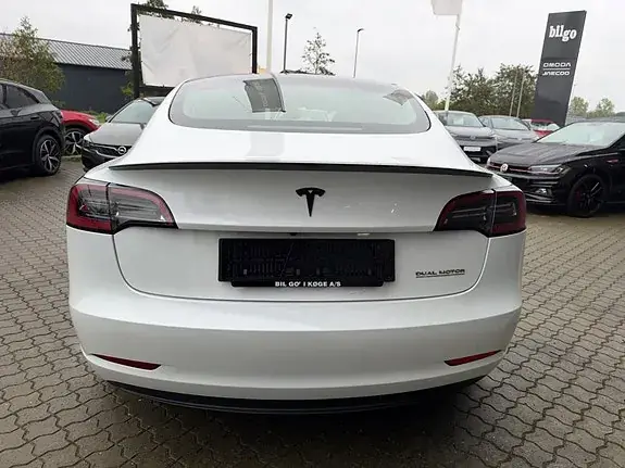 Tesla Model 3 2022 photo 4