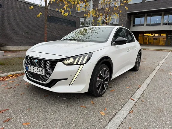 Peugeot 208 2021 photo 2