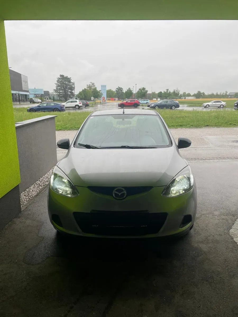 Mazda Mazda2 2009 photo 2