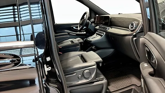 Mercedes-Benz V300 2026 photo 3