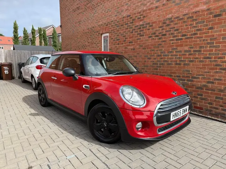 Mini One 2015 photo 2