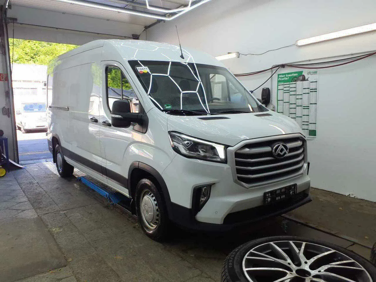 Maxus Deliver 9