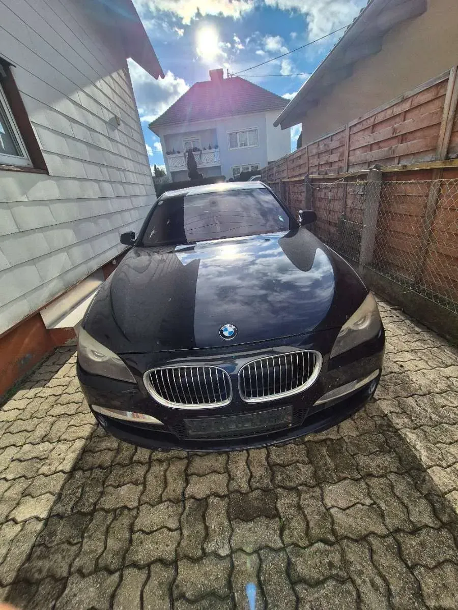 BMW 7 Series 2010 photo 3