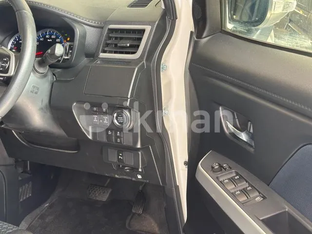 Toyota Roomy 2024 photo 4