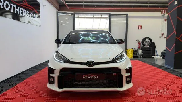 Toyota Yaris 2024 photo 2