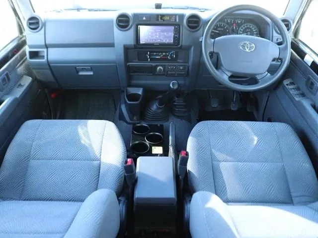 Toyota Land Cruiser 70 2015 photo 3
