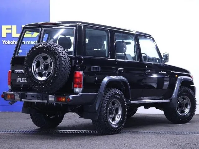 Toyota Land Cruiser 70 2015 photo 2
