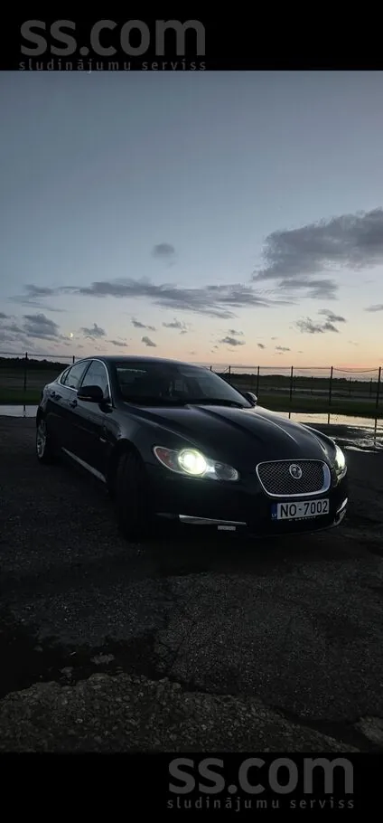 Jaguar Xf 2010 photo 2