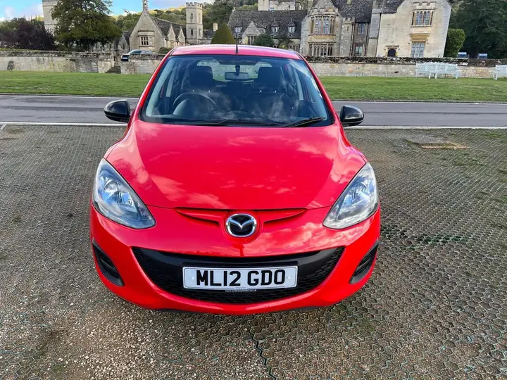 Mazda Mazda2 2012 photo 4