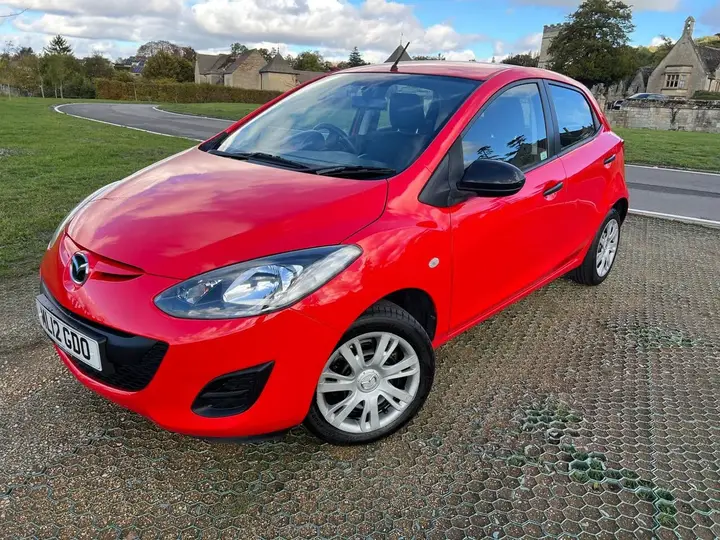 Mazda Mazda2 2012 photo 2