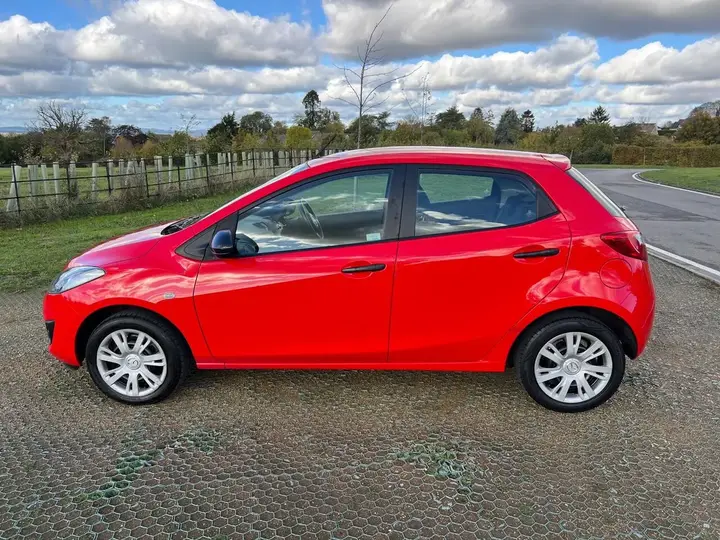 Mazda Mazda2 2012 photo 5