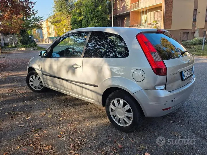 Ford Fiesta 2005 photo 3