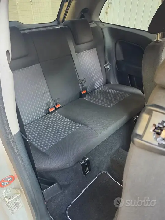 Ford Fiesta 2005 photo 5