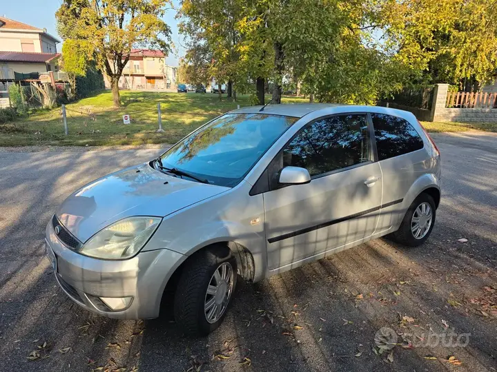 Ford Fiesta 2005 photo 2