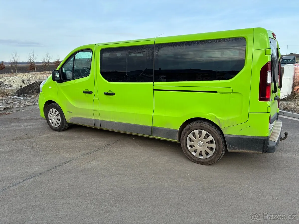 Renault Trafic 2015 photo 2