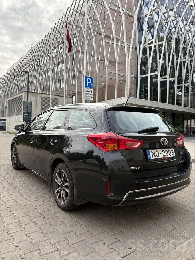 Toyota Auris 2014 photo 2