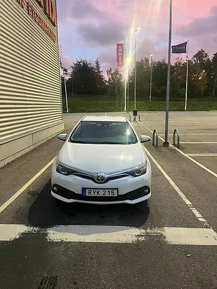 Toyota Auris 2016 photo 2