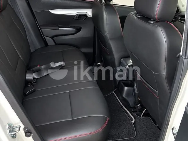 Mahindra Kuv 100 2022 photo 5