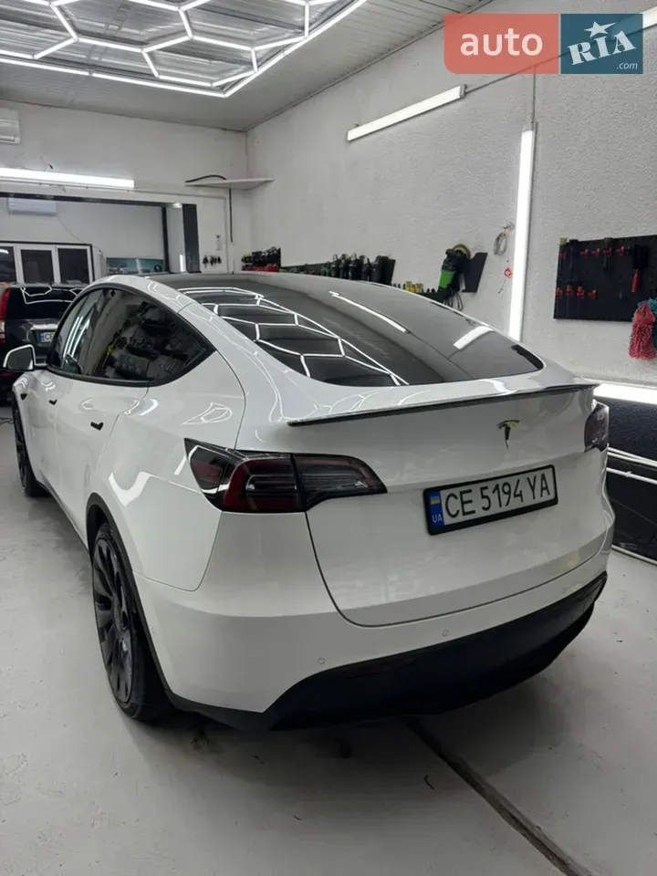 Tesla Model Y 2022 photo 2