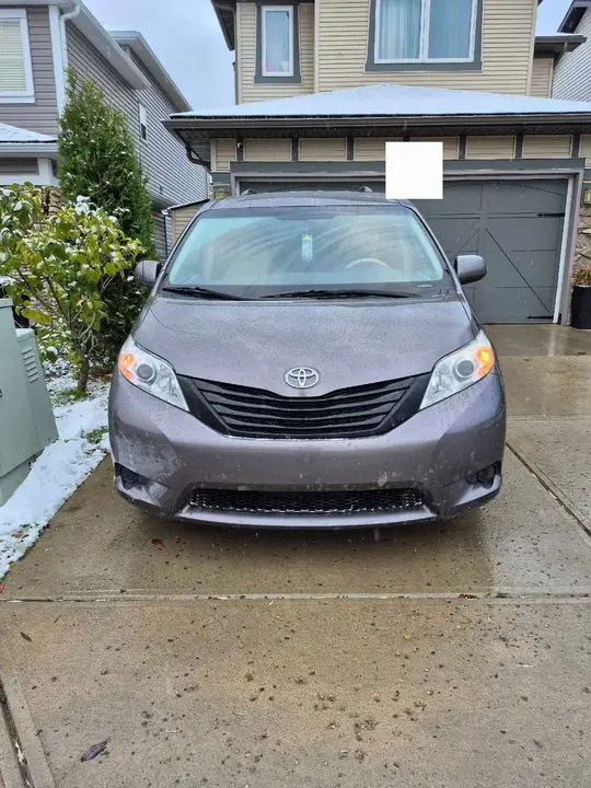 Toyota Sienna 2012 photo 2