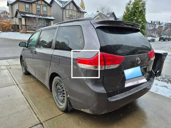 Toyota Sienna 2012 photo 3