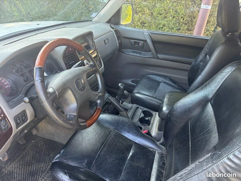 Mitsubishi Pajero 2001 photo 3