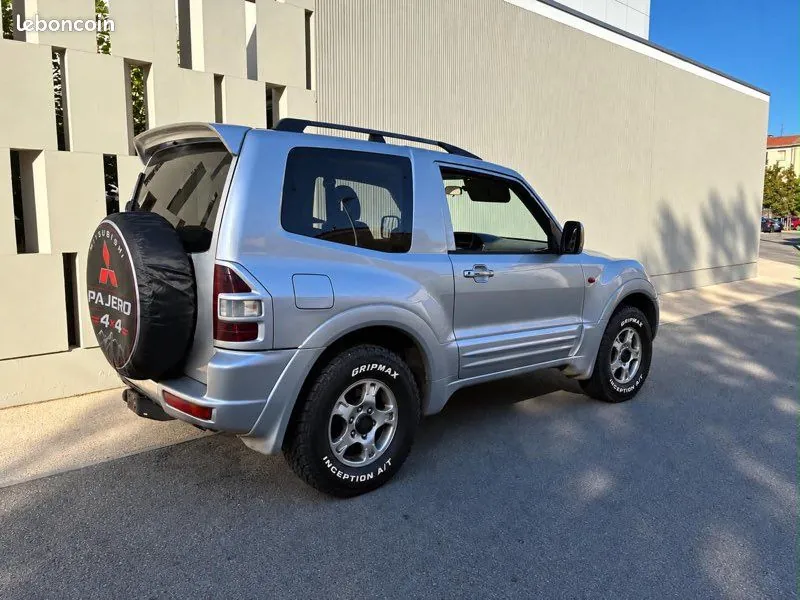 Mitsubishi Pajero 2001 photo 2