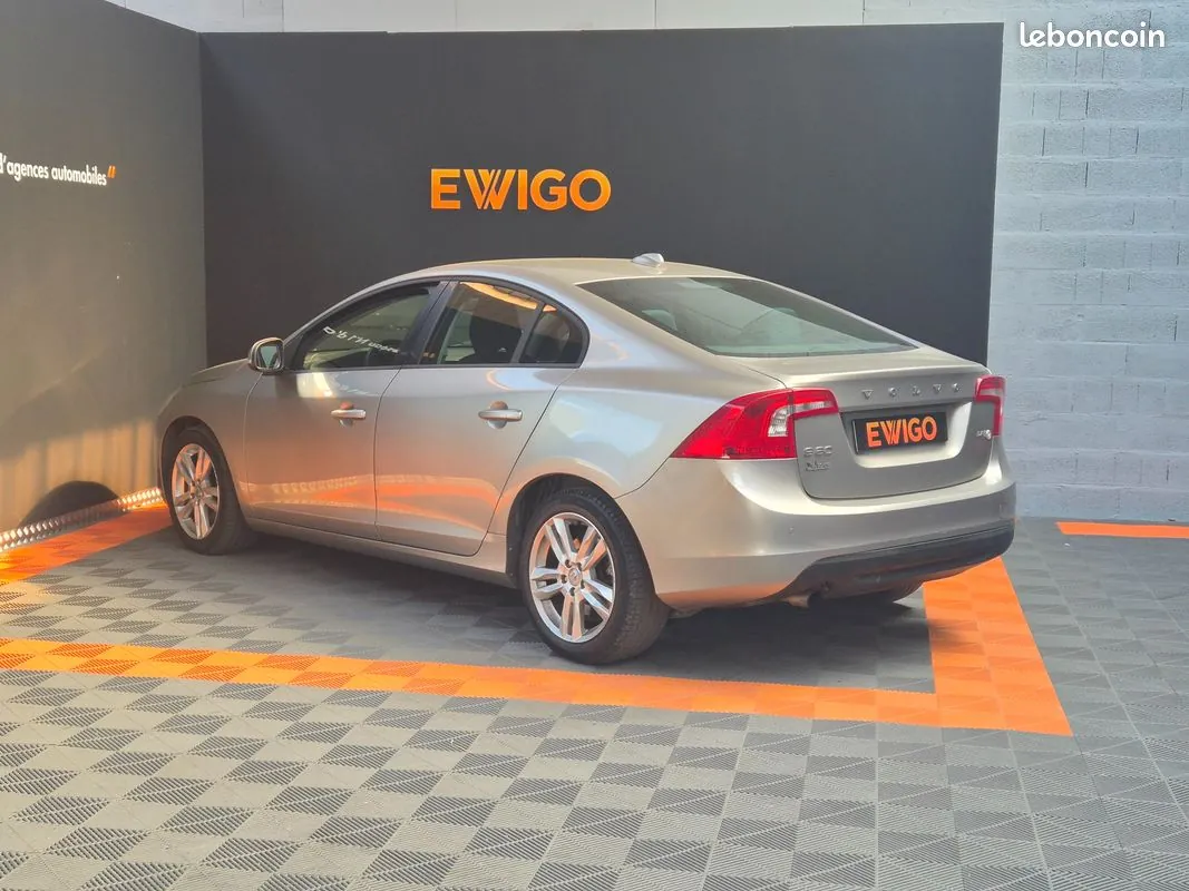 Volvo S60 2011 photo 2