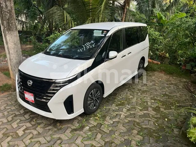 Nissan Serena 2015 photo 2