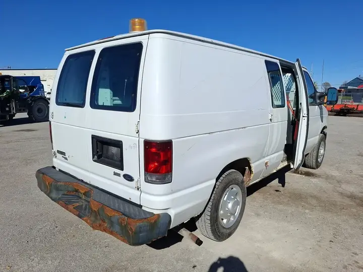 Ford E-Series 2011 photo 5