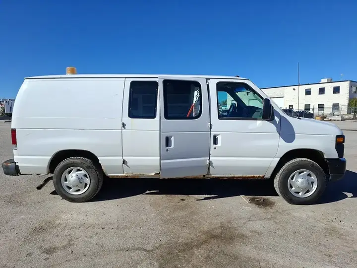 Ford E-Series 2011 photo 4