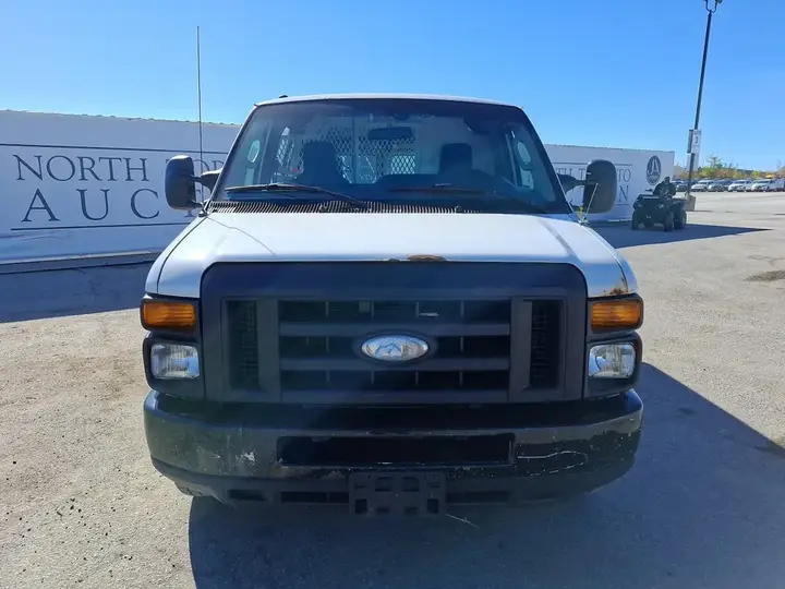Ford E-Series 2011 photo 2