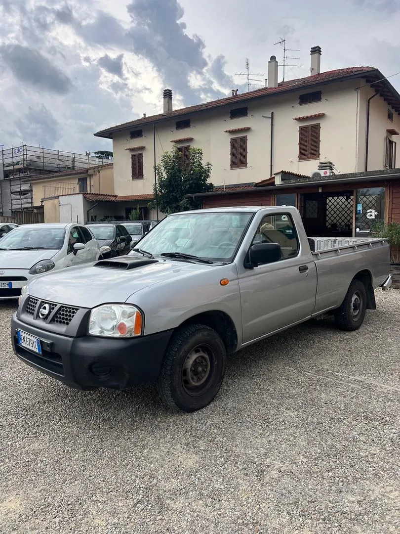 Nissan Np300