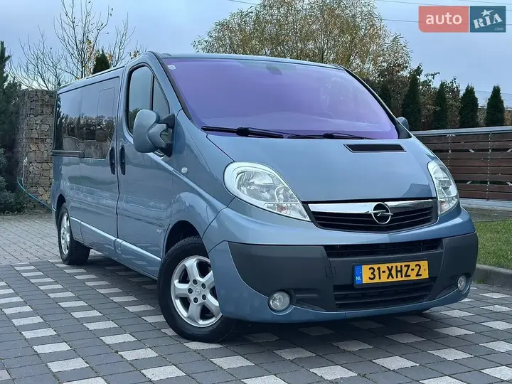 Opel Vivaro 2013 photo 2