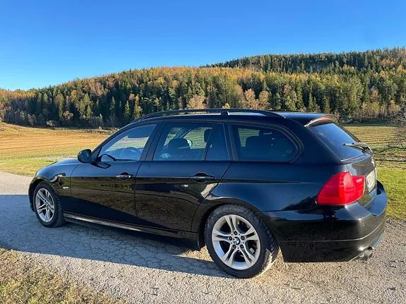 BMW 318D 2010 photo 3