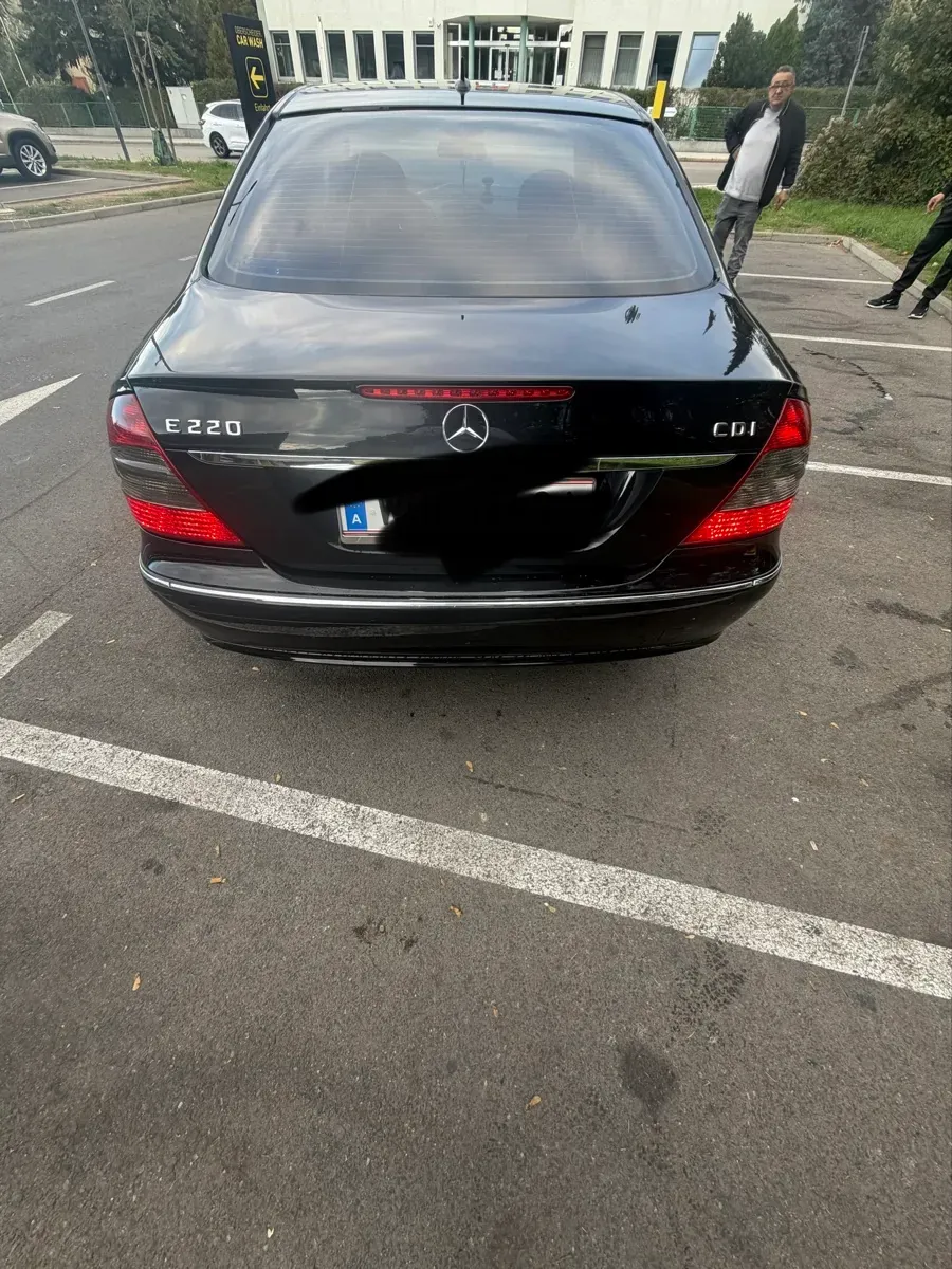 Mercedes-Benz E-Class 2009 photo 3