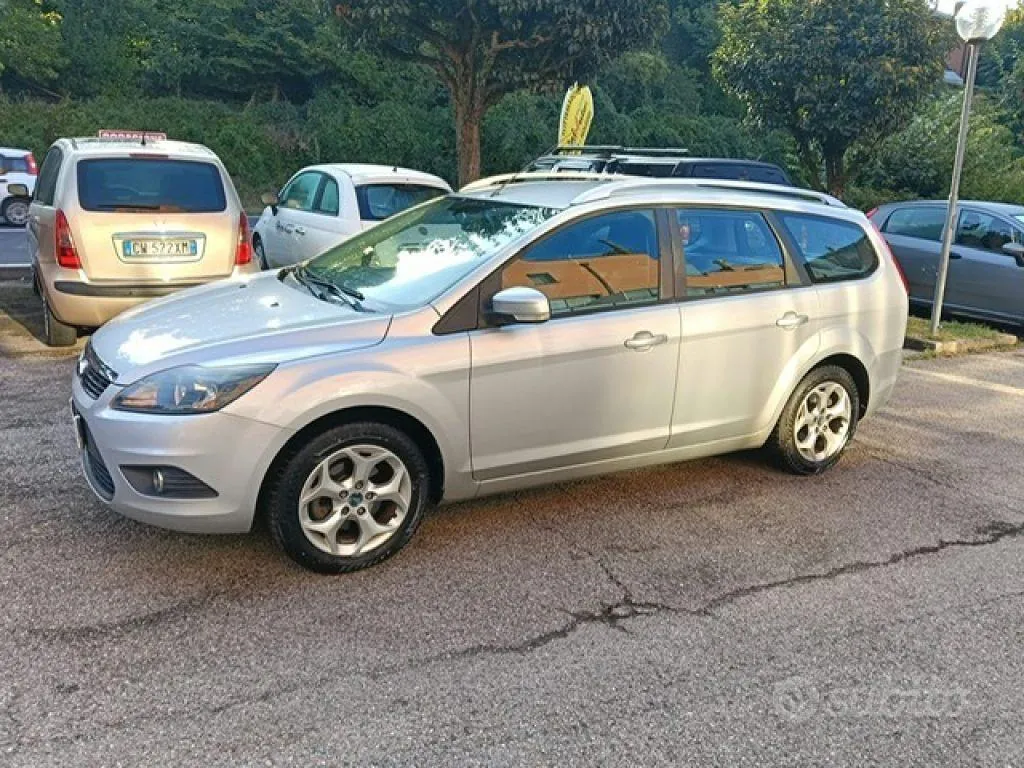 Ford Focus 2010 photo 3