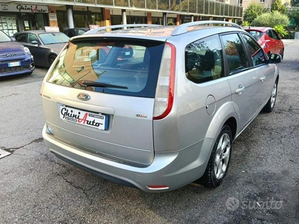 Ford Focus 2010 photo 5