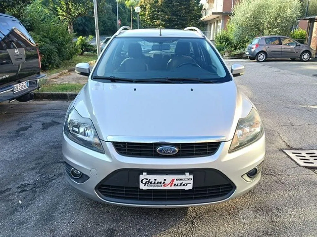 Ford Focus 2010 photo 2