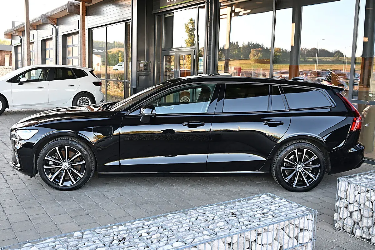 Volvo V60 2025 photo 2