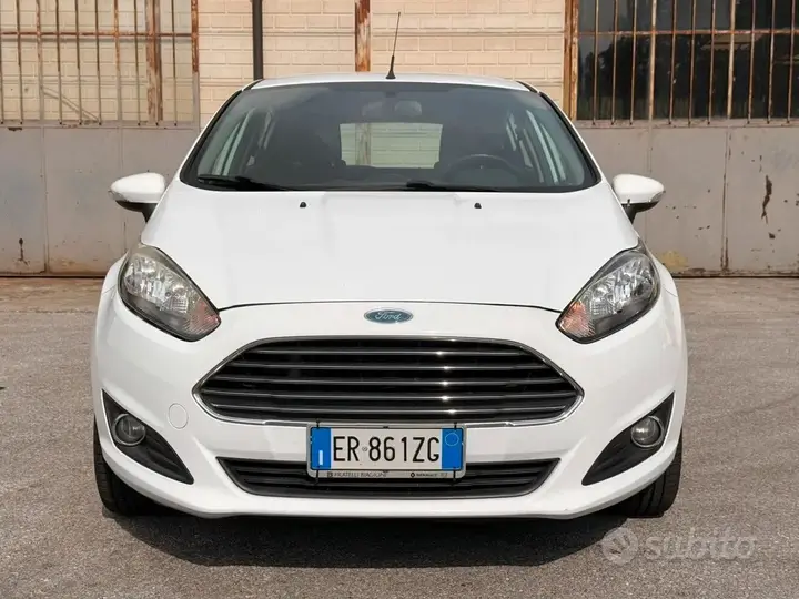 Ford Fiesta 2013 photo 2