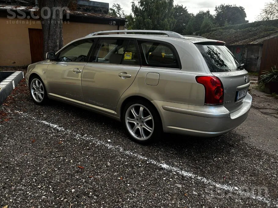Toyota Avensis 2004 photo 2