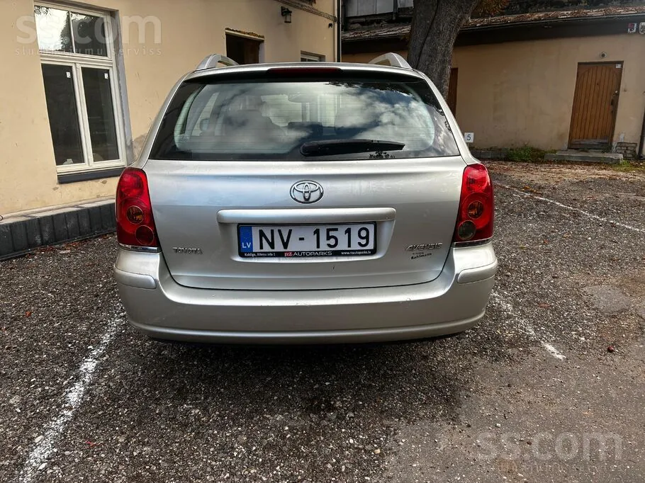 Toyota Avensis 2004 photo 3