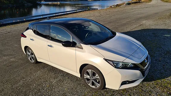 Nissan Leaf 2021 photo 2