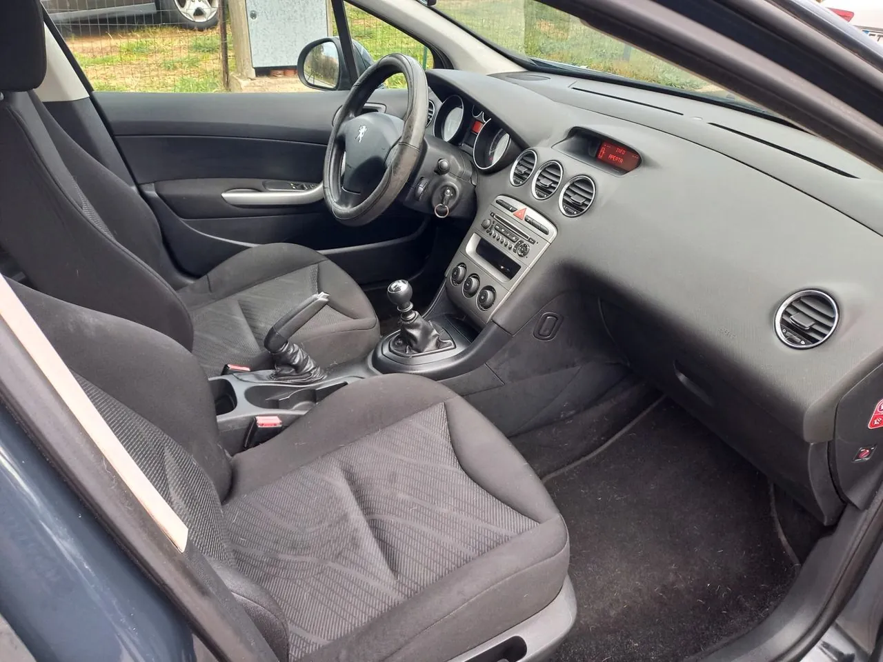 Peugeot 308 2011 photo 2