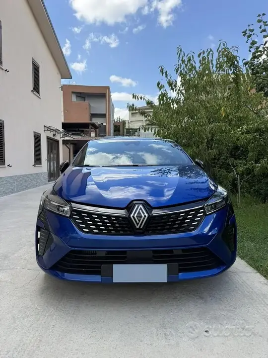 Renault Clio 2023 photo 2