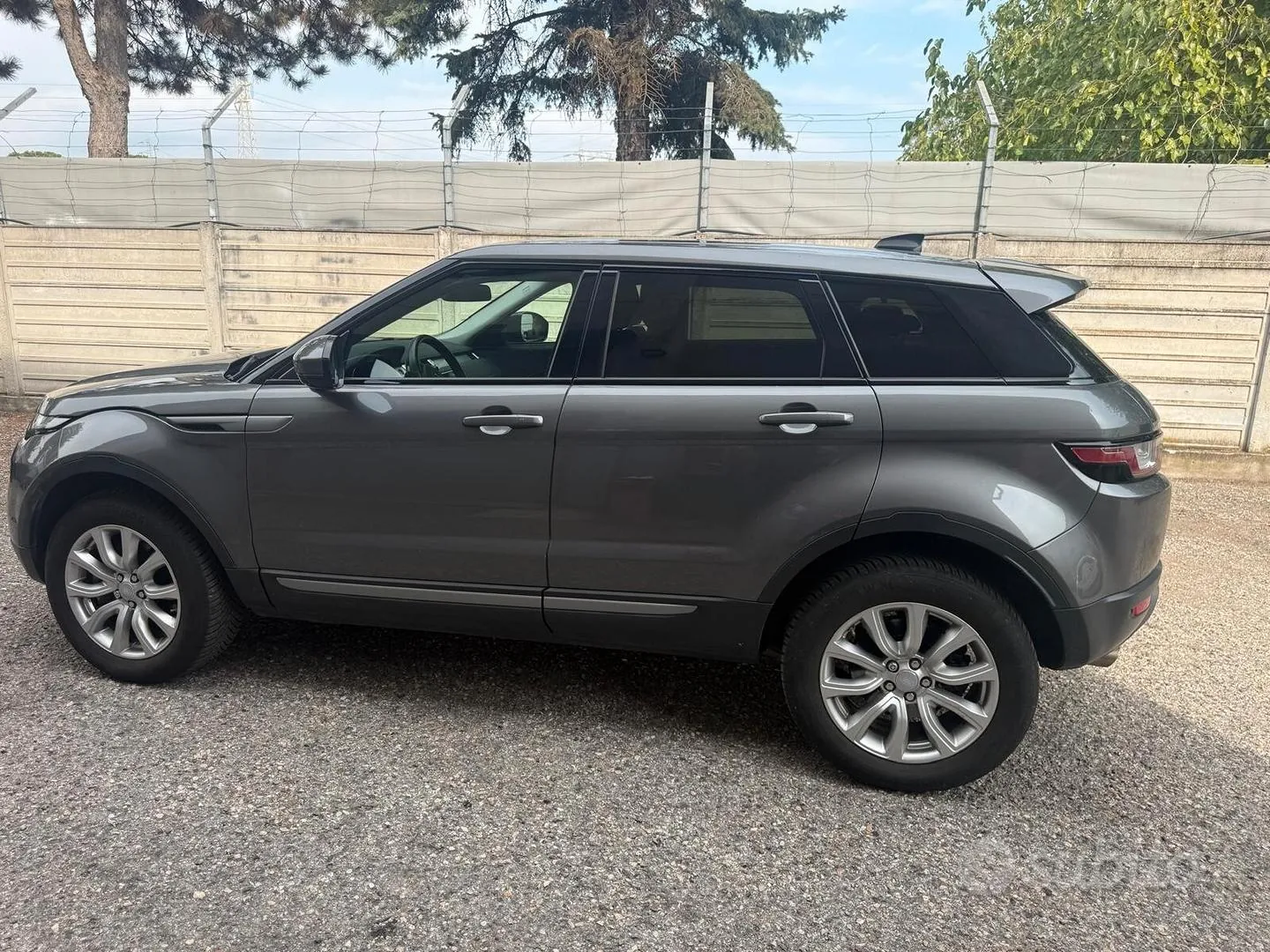 Land Rover Range Rover Evoque 2017 photo 2