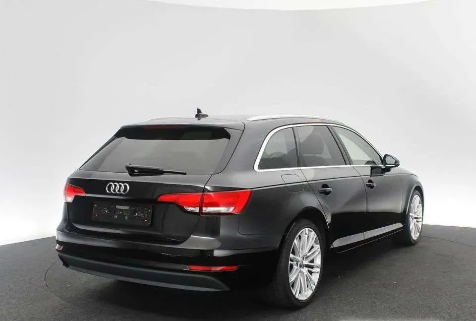 Audi A4 2018 photo 2