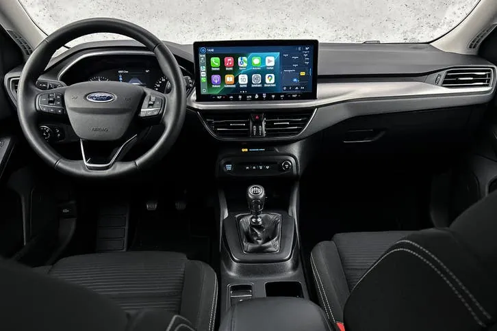 Ford Focus 2024 photo 2