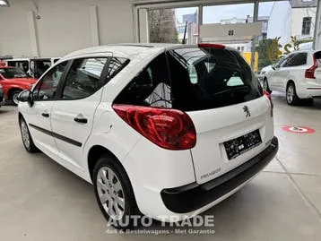 Peugeot 207 2010 photo 3